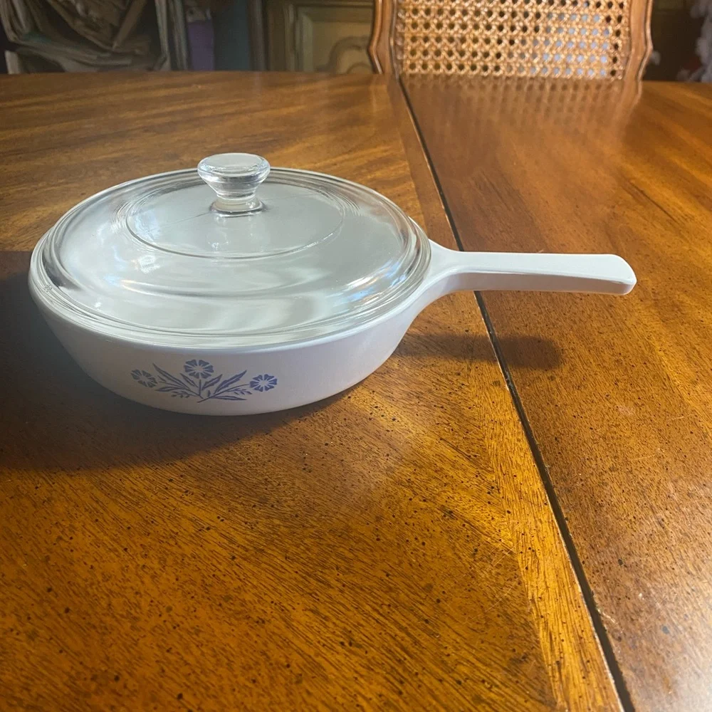 Corningware Cornflower 6.5”Skillet w/ Pyrex Lid